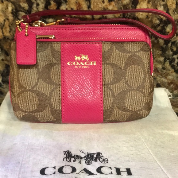 Coach Handbags - Coach Double Zip Signature Wristlet w/dustbag